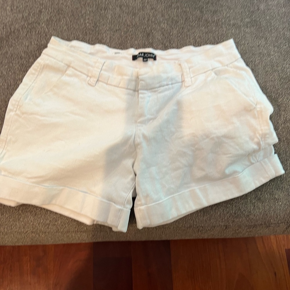 White shorts- stitch fix
